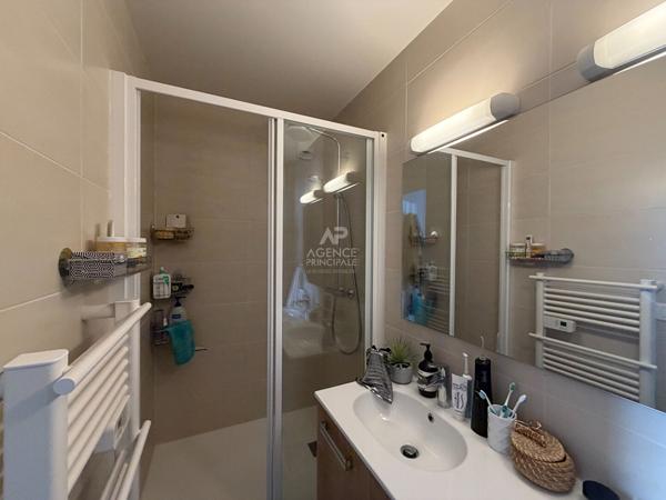 "Versailles Château" Bel appartement de 2 pièces de 42 m2 avec cave ! Loyer 1 320 €/mois charges comprises **  - Référence  7890