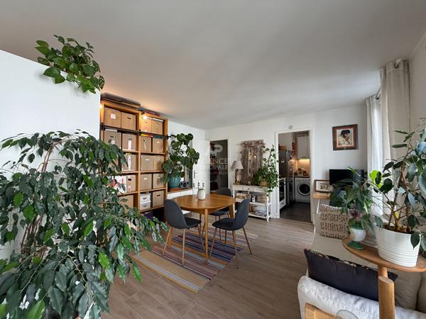 "Versailles Château" Bel appartement de 2 pièces de 42 m2 avec cave ! Loyer 1 320 €/mois charges comprises **  - Référence  7890