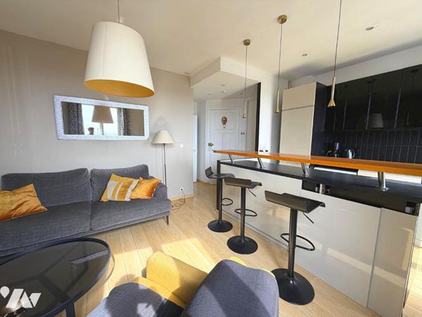 T2 EN DERNIER ETAGE - RUE DE NANTES !