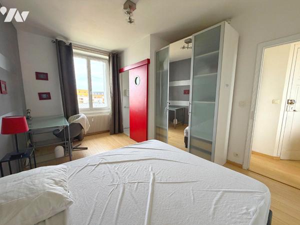 T2 EN DERNIER ETAGE - RUE DE NANTES !