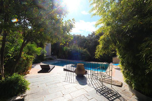 Villa T7 avec piscine sur 1200 m² de terrain