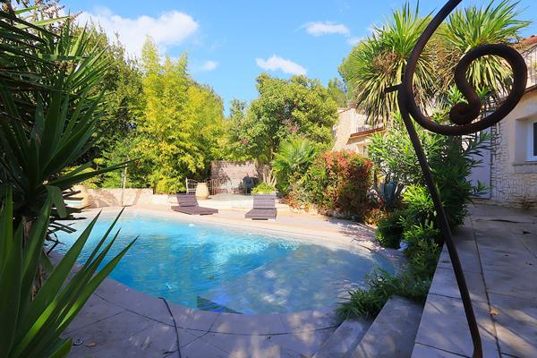 Villa T7 avec piscine sur 1200 m² de terrain