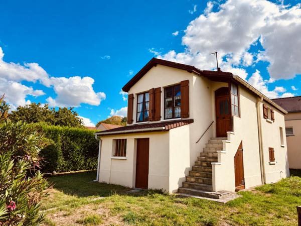 VÉTHEUIL – Maison individuelle avec jardin, garage et vue sur le village