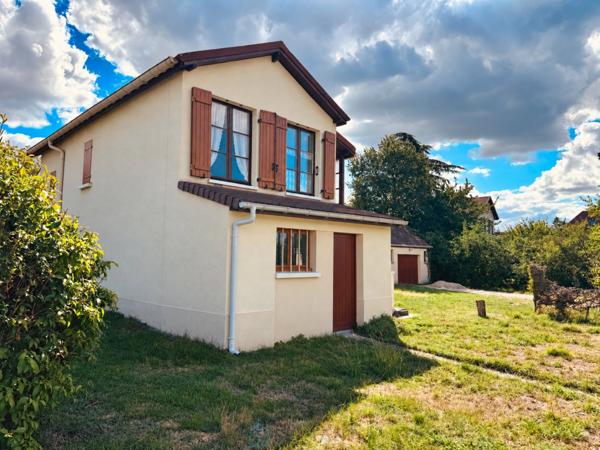 VÉTHEUIL – Maison individuelle avec jardin, garage et vue sur le village