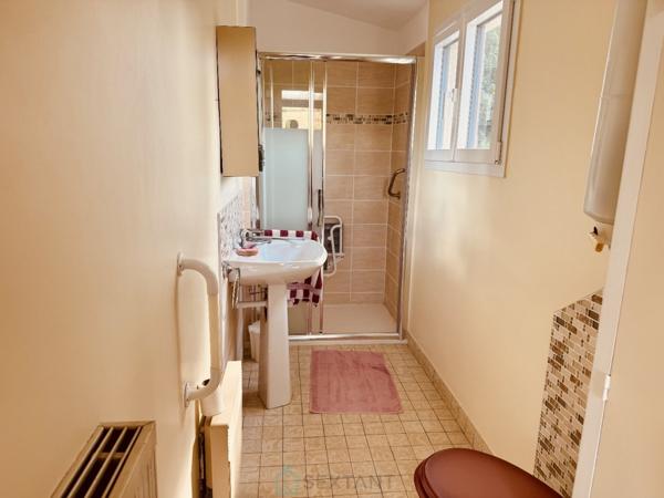 VÉTHEUIL – Maison individuelle avec jardin, garage et vue sur le village
