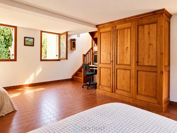 VÉTHEUIL – Maison individuelle avec jardin, garage et vue sur le village