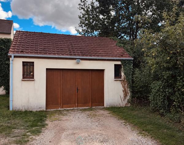 VÉTHEUIL – Maison individuelle avec jardin, garage et vue sur le village