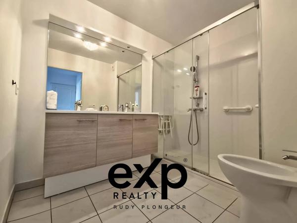 Appartement T3 avec balcon, piscine, parking et garage double inclus