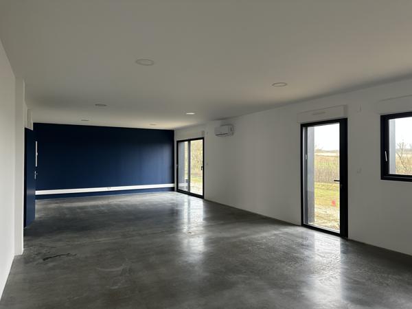 Local commercial ou entrepôt avec bureaux 120 m2
