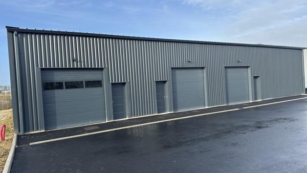 Local commercial ou entrepôt avec bureaux 120 m2