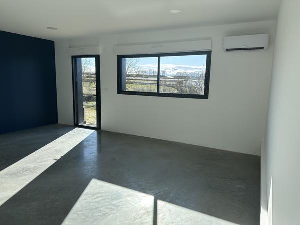 Local commercial ou entrepôt avec bureaux 120 m2