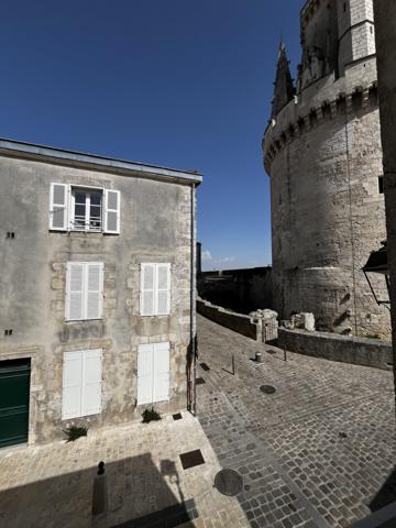 T3 en duplex parfait état idéalement situé entre vieux port et allée du Mail