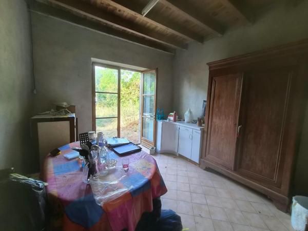 Belle longère à rénover avec grange et terrain