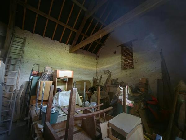Belle longère à rénover avec grange et terrain