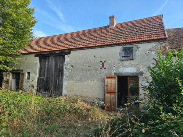 Belle longère à rénover avec grange et terrain