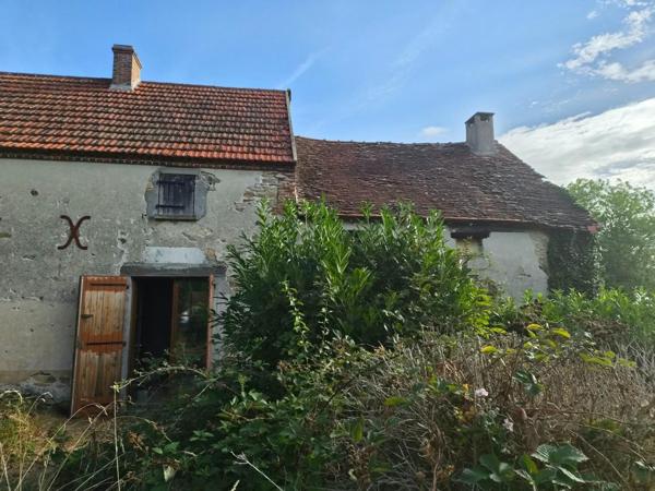 Belle longère à rénover avec grange et terrain