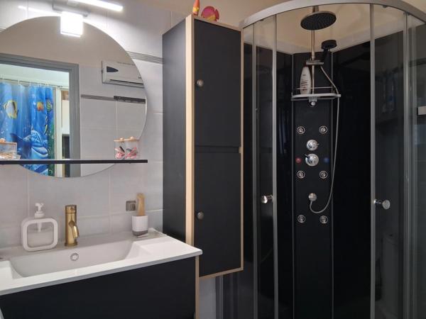 34280 LA GRANDE-MOTTE - CENTRE - PLAGE 5 MINUTES - CLIMATISATION - ASCENSEUR - TOTALEMENT RENOVÉ