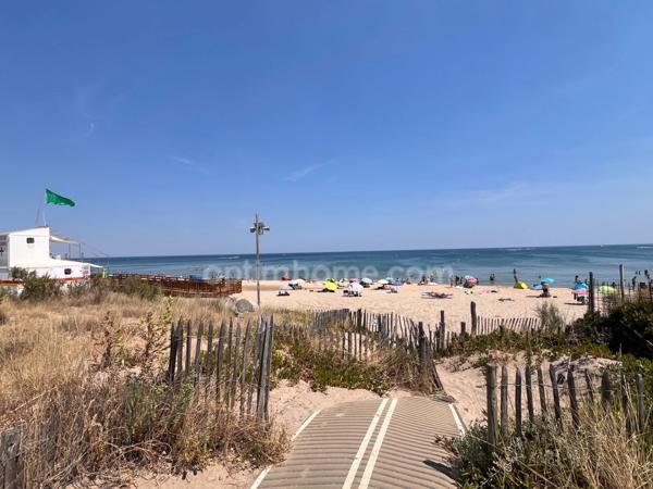 T2 rénové de 24 m² avec terrasse, climatisation et accès plage à Marseillan-Plage (34)