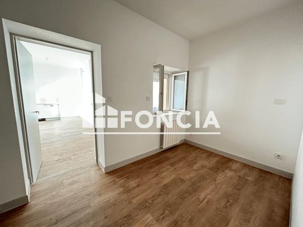 Location Appartement 2 pièces 26.78 m² - 22 RUE DE LA MARINE Rochefort 17300