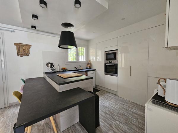 Maison à vendre 4 pièces 98 m² - LA CRAU Secteur calme, résidentiel, vue dégagée.