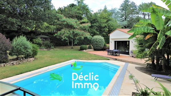 Vente maison individuelle Moutiers les mauxfaits, 169m² 3900m² 7 pièces 474 975€