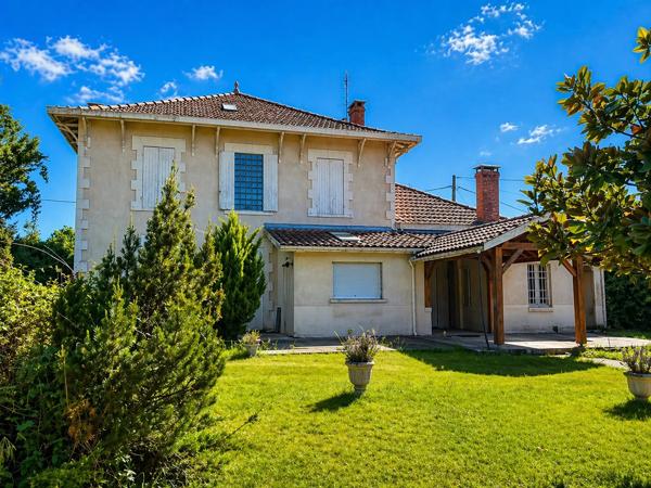 Villa de maître en vente 8 pièces sur 12158 m² à Salles