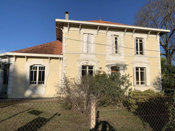 Villa de maître en vente 8 pièces sur 12158 m² à Salles