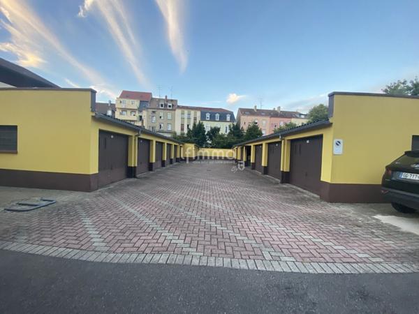 Lot de 18 garages et 2places du parking sur un terrain 544 m2