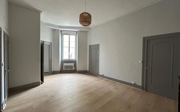 Appartement à louer    3 pièces •  Vienne