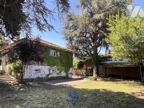 BRON - Mairie, Maison 180 m² - 5 chambres sur terrain de 743 m².