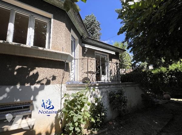 BRON - Mairie, Maison 180 m² - 5 chambres sur terrain de 743 m².