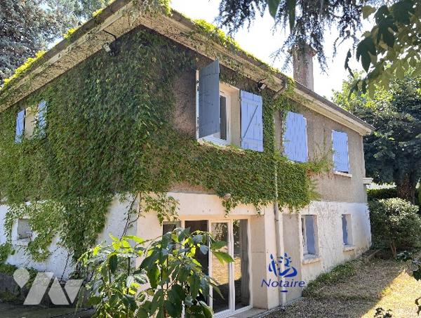 BRON - Mairie, Maison 180 m² - 5 chambres sur terrain de 743 m².