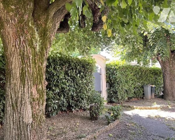 BRON - Mairie, Maison 180 m² - 5 chambres sur terrain de 743 m².