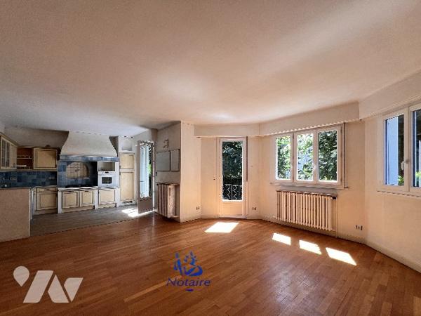 BRON - Mairie, Maison 180 m² - 5 chambres sur terrain de 743 m².