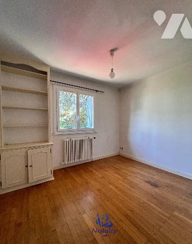 BRON - Mairie, Maison 180 m² - 5 chambres sur terrain de 743 m².