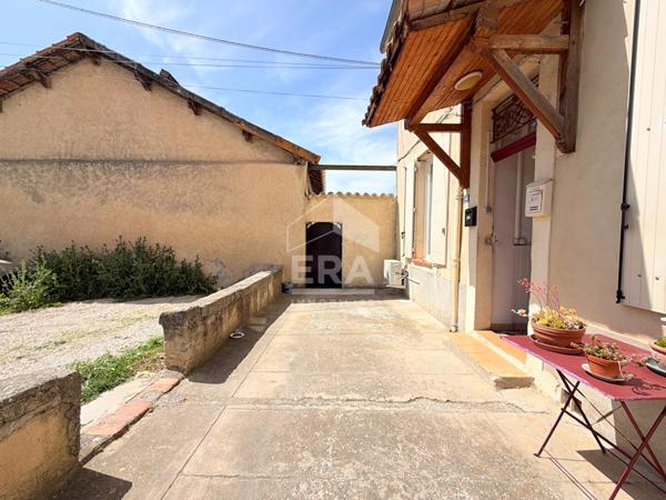 A VENDRE 84120 PERTUIS IMMEUBLE D'ENVIRON 77M² COMPOSE DE 2 APPARTEMENTS LOUES. 