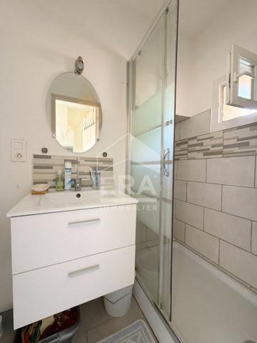 A VENDRE 84120 PERTUIS IMMEUBLE D'ENVIRON 77M² COMPOSE DE 2 APPARTEMENTS LOUES. 