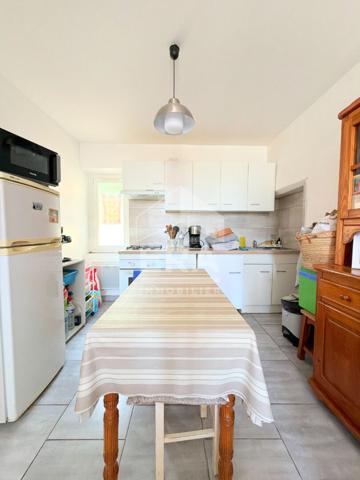 A VENDRE 84120 PERTUIS IMMEUBLE D'ENVIRON 77M² COMPOSE DE 2 APPARTEMENTS LOUES. 