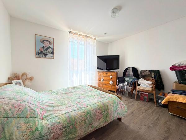 A VENDRE 84120 PERTUIS IMMEUBLE D'ENVIRON 77M² COMPOSE DE 2 APPARTEMENTS LOUES. 