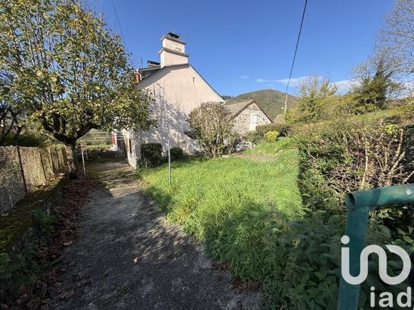 Maison traditionnelle 4 pièces de 90 m² à Vic-sur-Cère (15800)