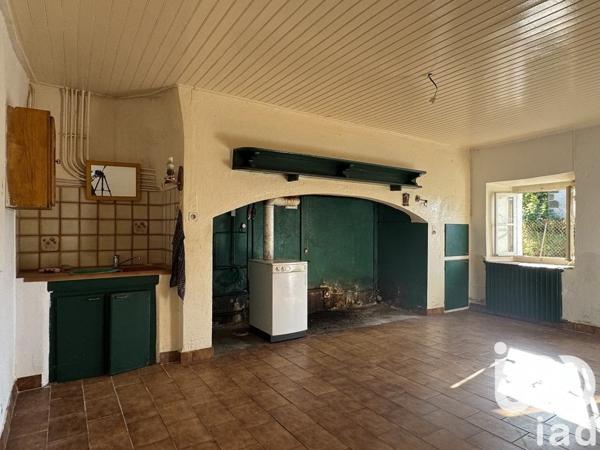 Maison traditionnelle 4 pièces de 90 m² à Vic-sur-Cère (15800)