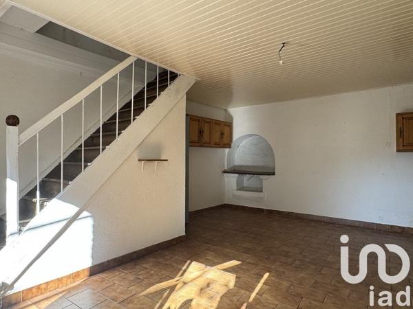 Maison traditionnelle 4 pièces de 90 m² à Vic-sur-Cère (15800)