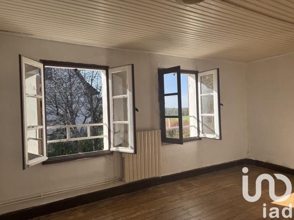 Maison traditionnelle 4 pièces de 90 m² à Vic-sur-Cère (15800)