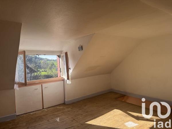 Maison traditionnelle 4 pièces de 90 m² à Vic-sur-Cère (15800)