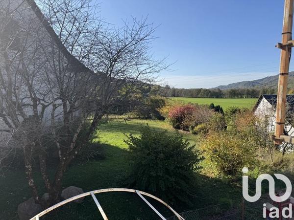 Maison traditionnelle 4 pièces de 90 m² à Vic-sur-Cère (15800)