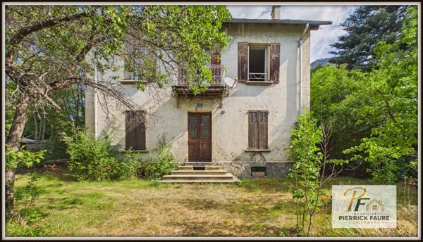 BRIANÇON – Maison historique de 193,67 m² à rénover, jardin arboré et vue montagne