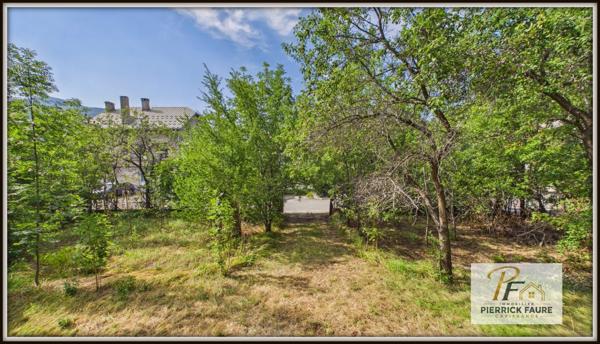 BRIANÇON – Maison historique de 193,67 m² à rénover, jardin arboré et vue montagne