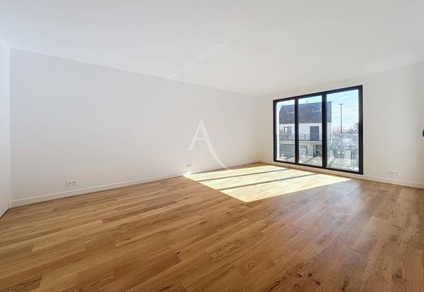 Suresnes - Appartement d'architecte- 95m² - Terrasse - Place de stationnement en sus - Prestations ***