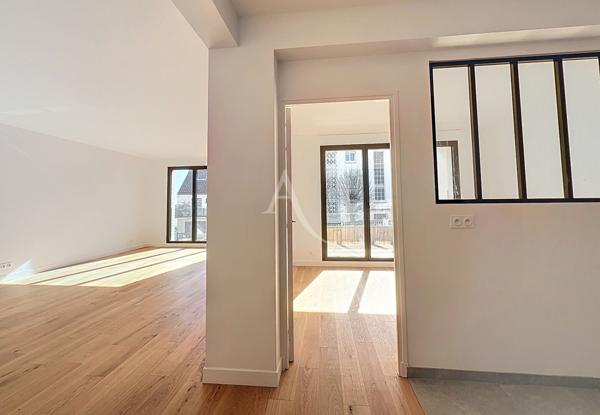 Suresnes - Appartement d'architecte- 95m² - Terrasse - Place de stationnement en sus - Prestations ***