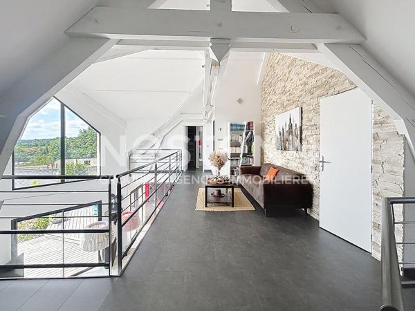 Maison atypique avec vue exceptionnelle sur les hauteurs d 'Allassac -3 chambres - sous-sol - garage - piscine -